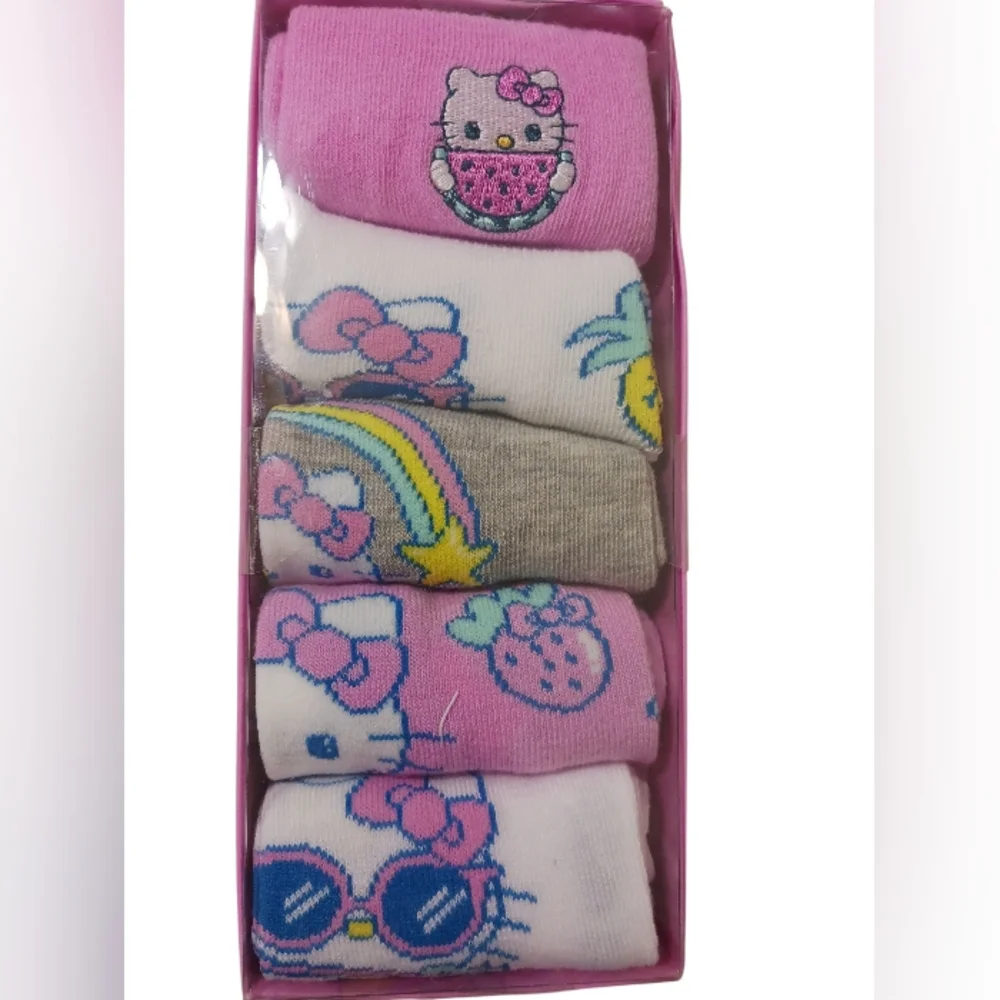 NWT WOMEN'S SET OF 5 HELLO KITTY QUARTER CREW SOCKS SIZE 9-11 🩷 - Picture 2 of 4